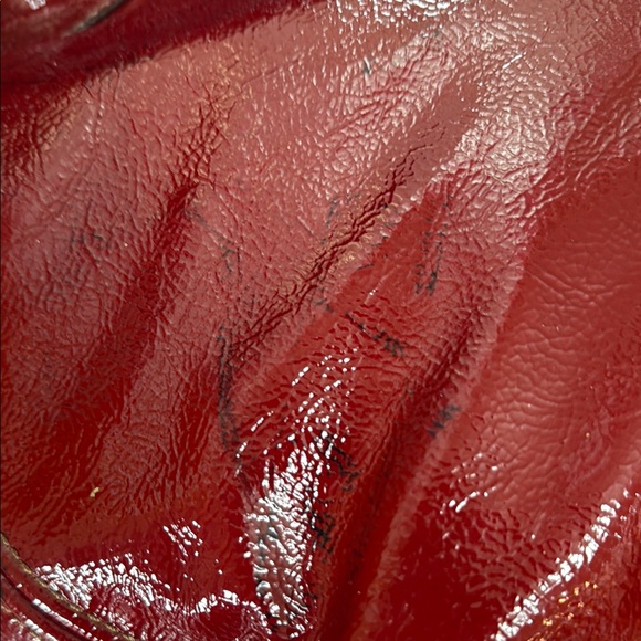 Coach Red Patent Leather Shoulder Bag with Glossy Finish - Picture 11 of 13